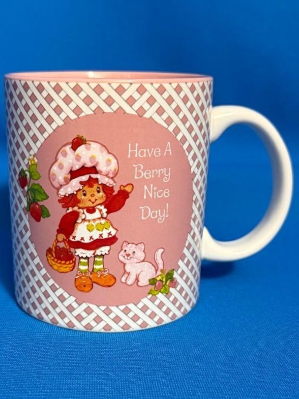 NEW / NWT STRAWBERRY SHORTCAKE & CUSTARD " HAVE A BERRY NICE DAY " MUG / CUP